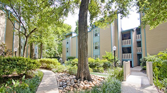 1st Lake Apartments in New Orleans, Louisiana